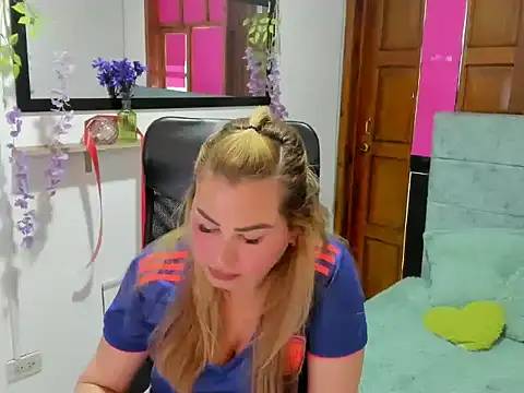 Snapshot of Julieta_star_ chatting on March 29, 2026, 7:03 pm Julieta star online show from March 29, 2026, 7:03 pm