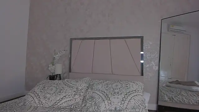 Arii wilde online show from April 14, 2026, 12:22 pm