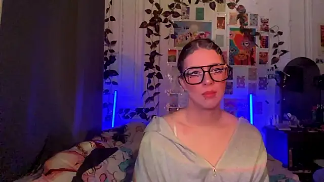 Snapshot of moonvampiq chatting on February 27, 2026, 8:09 pm moonvampiq online show from February 27, 2026, 8:09 pm