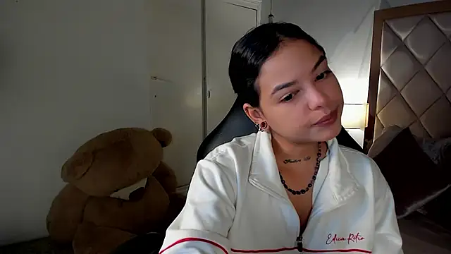 dulce lyraa1 online show from June 12, 2026, 4:11 am