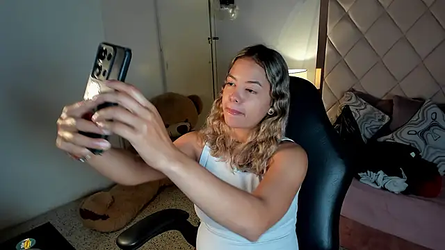dulce lyraa1 online show from June 27, 2026, 5:23 am