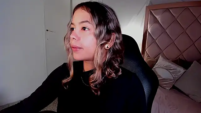 dulce lyraa1 online show from July 8, 2026, 3:44 am