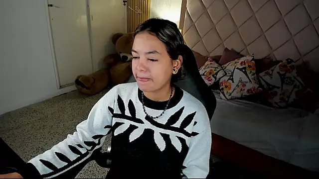 dulce lyraa1 online show from July 16, 2026, 3:56 am