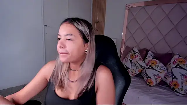 dulce lyraa1 online show from July 17, 2026, 3:35 am
