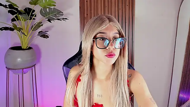 Lady  scarlett online show from April 8, 2026, 11:54 am