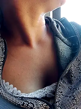 Snapshot of mami-rubi chatting on April 12, 2026, 9:03 am mami-rubi online show from April 12, 2026, 9:03 am