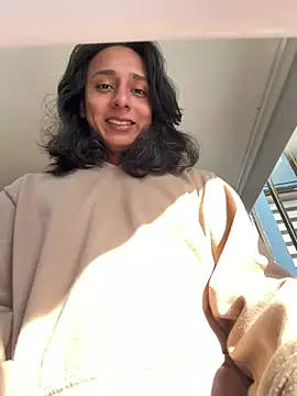 Elisasue online show from May 14, 2026, 8:37 pm