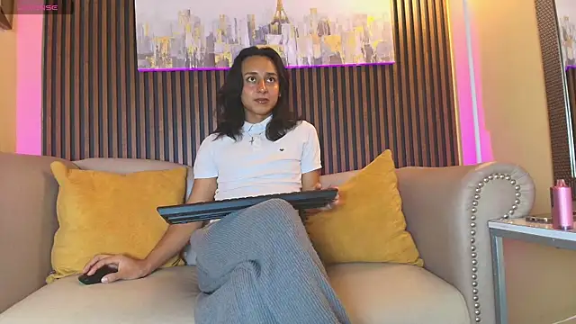 Elisasue online show from May 22, 2026, 3:24 am