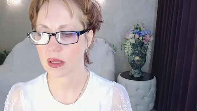 LioraWeiss online show from March 5, 2026, 6:42 am