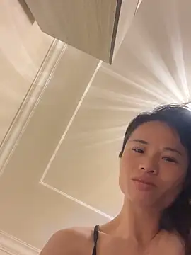 Mia-lp online show from March 3, 2026, 10:43 am