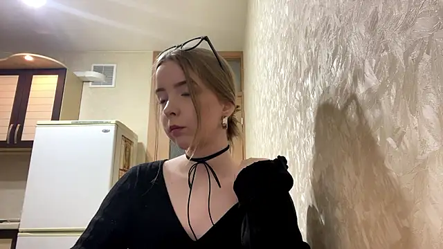 Snapshot of HillaryZelek chatting on February 28, 2026, 4:08 pm HillaryZelek online show from February 28, 2026, 4:08 pm