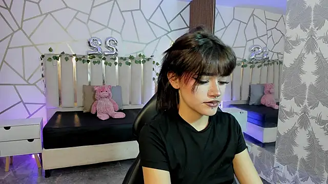 Cloee tay1 online show from May 27, 2026, 11:51 am