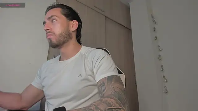 Axel  Blaze online show from April 18, 2026, 12:42 pm