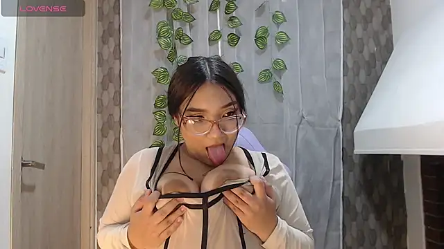 anyela donecm online show from March 28, 2026, 7:35 pm