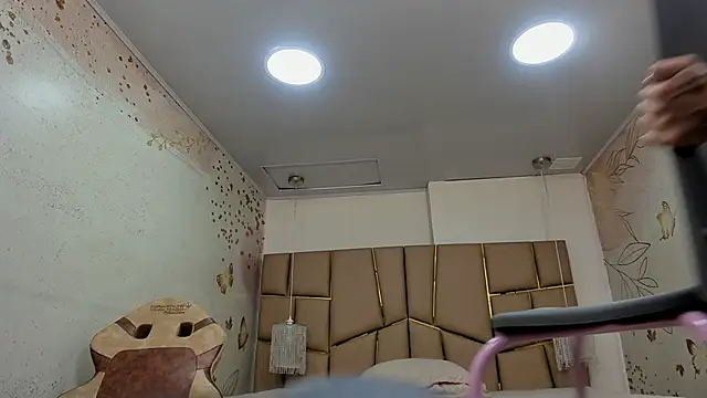 Snapshot of Meredith_Huntt chatting on March 6, 2026, 11:39 am Meredith Huntt online show from March 6, 2026, 11:39 am