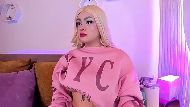 ZafiroMartini  online show from March 24, 2026, 11:43 pm