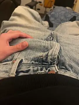 andri020292 online show from February 24, 2026, 9:24 pm