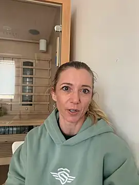 Snapshot of FitAnna chatting on February 28, 2026, 1:23 pm FitAnna online show from February 28, 2026, 1:23 pm