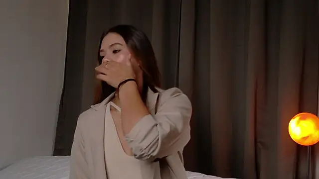 Mia Benett  online show from March 5, 2026, 1:07 pm