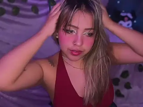 Moon Velvet  online show from February 25, 2026, 7:12 pm