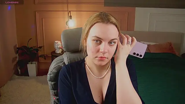 Glow Margo online show from April 10, 2026, 1:11 am