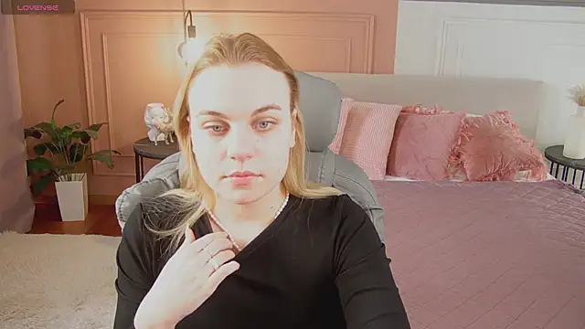 Glow Margo online show from April 14, 2026, 1:11 am