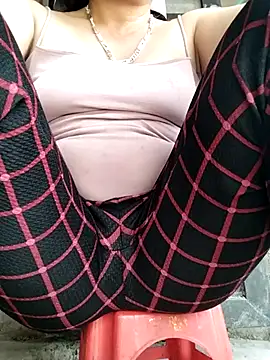 Snapshot of Lucie_Fuzk chatting on April 7, 2026, 3:51 am Lucie Fuzk online show from April 7, 2026, 3:51 am