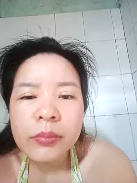 Ivy Trix2 online show from May 13, 2026, 2:42 am