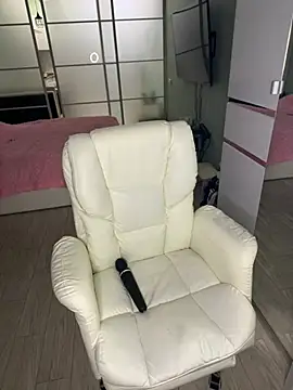 SofieLund online show from April 16, 2026, 4:19 pm