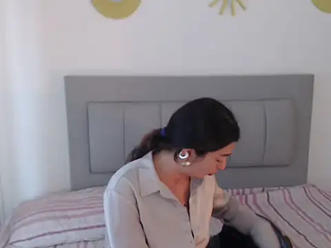 Julietaamado online show from April 17, 2026, 4:10 pm