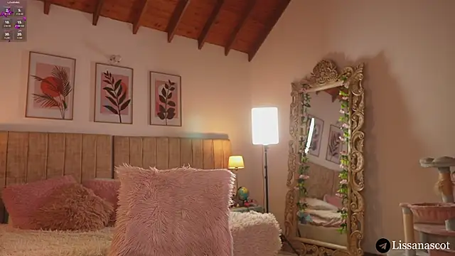 Lissanascott online show from April 15, 2026, 8:20 pm