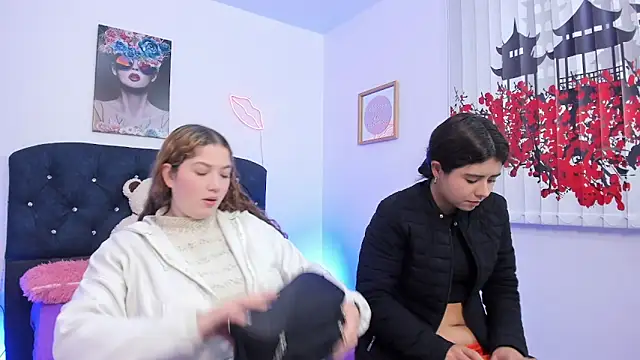 valeria and zoe online show from March 4, 2026, 1:28 pm