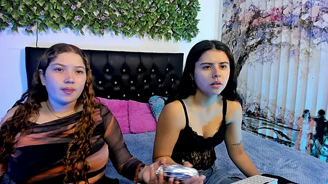 valeria and zoe online show from May 8, 2026, 2:11 pm