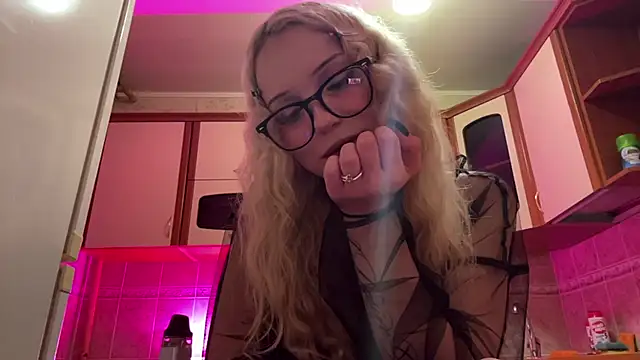 Snapshot of Mollywannatouch chatting on February 26, 2026, 6:51 pm Mollywannatouch online show from February 26, 2026, 6:51 pm