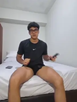 SweetMig online show from March 4, 2026, 3:56 am