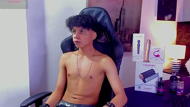 Snapshot of Taylor_Black_01 chatting on February 25, 2026, 11:47 pm Taylor Black 01 online show from February 25, 2026, 11:47 pm