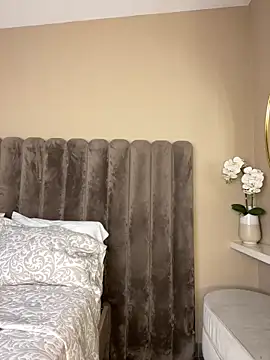 SofiBaez online show from March 4, 2026, 12:00 pm