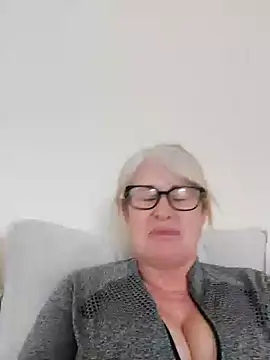 FlirtyFleur-x online show from March 27, 2026, 11:43 am