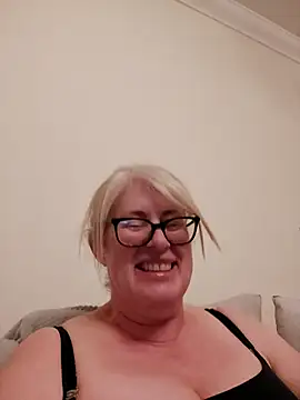 FlirtyFleur-x online show from April 18, 2026, 7:58 pm