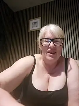 FlirtyFleur-x online show from May 16, 2026, 9:13 pm