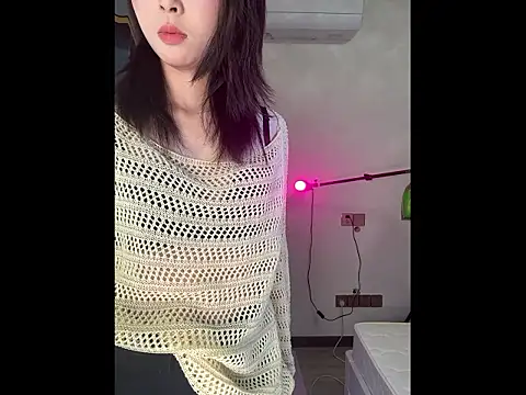 Y--F--LOVE online show from March 9, 2026, 4:11 pm