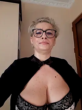 LunaBlaise online show from March 8, 2026, 7:56 am