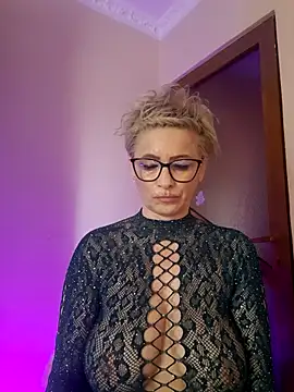 LunaBlaise online show from May 16, 2026, 6:21 am
