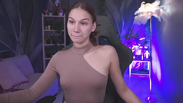 Sweet Emilya online show from April 14, 2026, 5:46 am