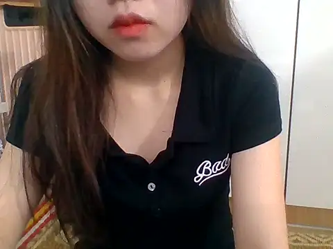 kiraa-007 online show from April 11, 2026, 2:32 pm