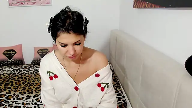 NickyHotXO online show from May 13, 2026, 4:32 am
