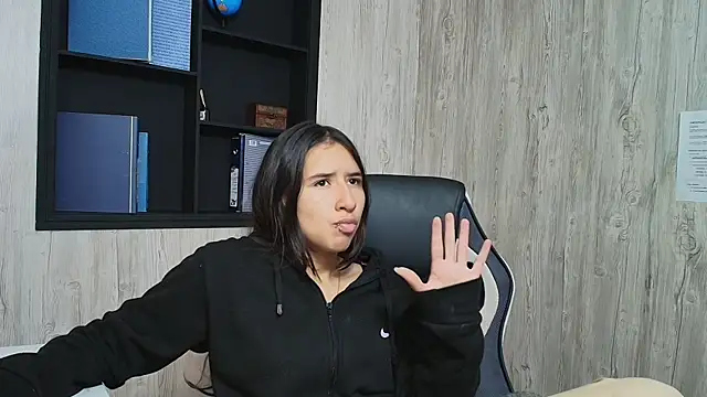 LilyRossi  online show from April 28, 2026, 1:16 pm