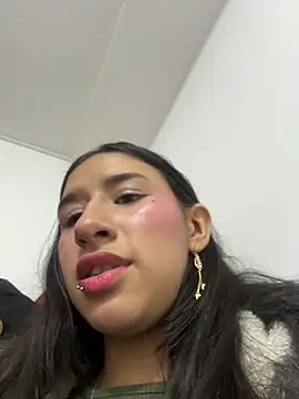 Snapshot of LilyRossi_ chatting on June 3, 2026, 2:33 pm LilyRossi online show from June 3, 2026, 2:33 pm