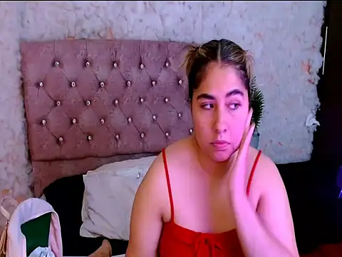 Sofiazaf  online show from April 1, 2026, 1:23 pm