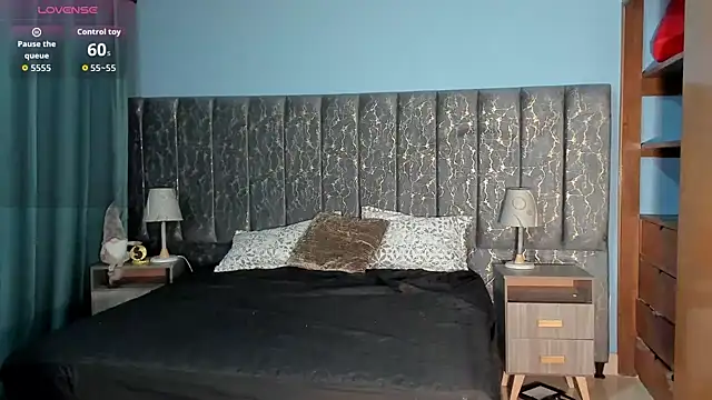 Samantha Velle online show from April 17, 2026, 1:36 pm